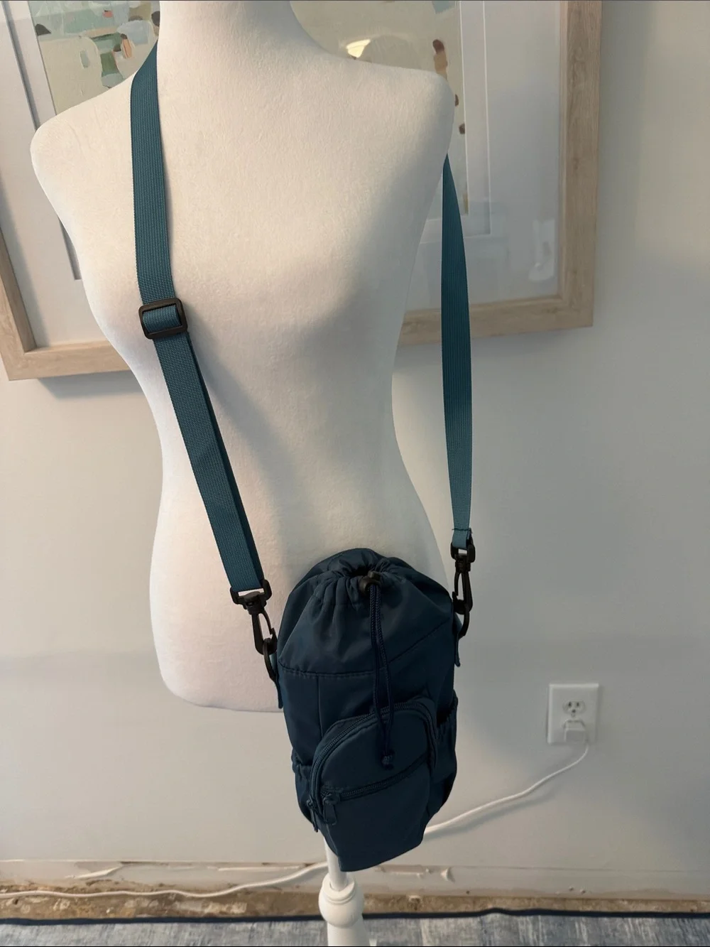 NWOT Blue Crossbody Drawstring Insulated Water Bottle Bag